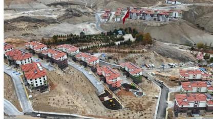 DARENDE'DE 339 AİLE EVLERİNE KAVUŞUYOR