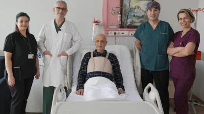 KALP TÜMÖRÜ VE ÜÇ DAMAR TIKANIKLIĞI AYNI OPERASYONDA TEDAVİ EDİLDİ