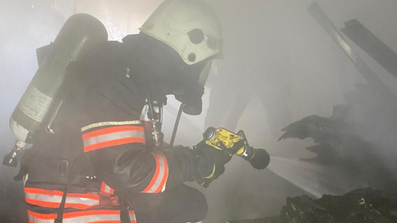 BATTALGAZİ’DE BİR EV TAMAMEN YANDI