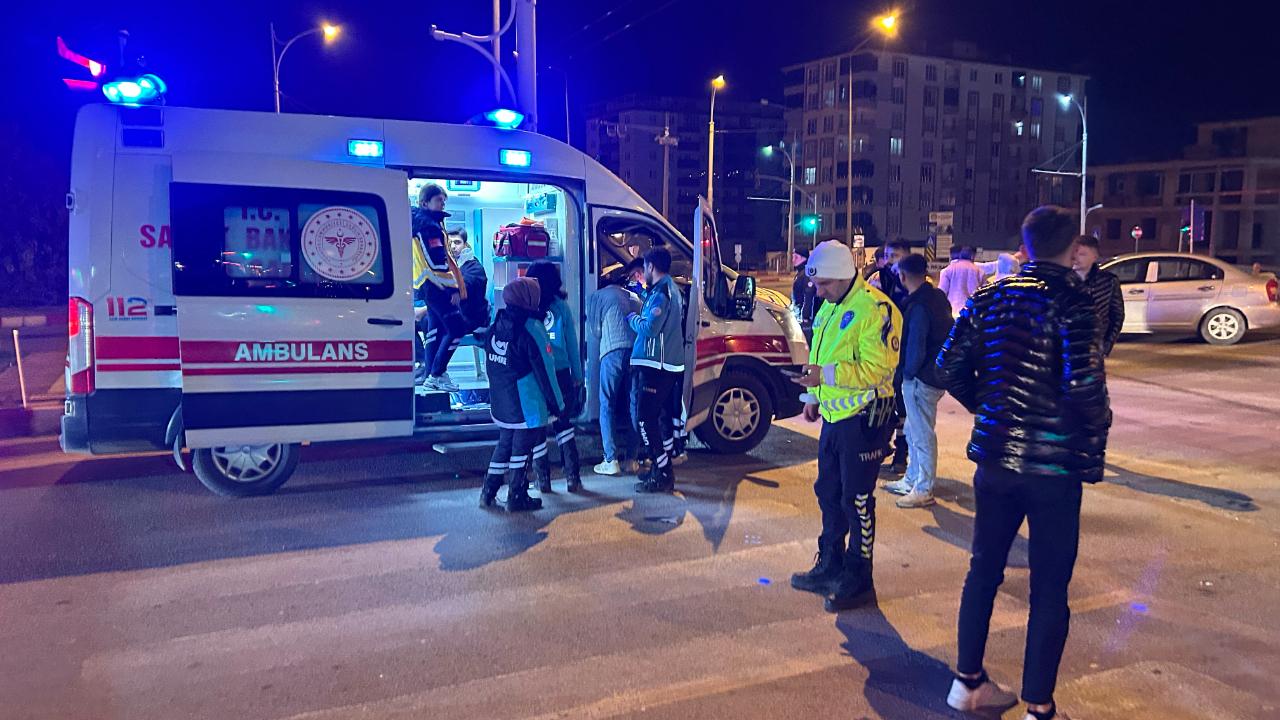 ÇÖŞNÜK KAVŞAĞI’NDAKİ KAZADA 6 KİŞİ YARALANDI