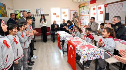 EMNİYET GÖREVLİLERİ ÖĞRENCİLERLE BULUŞTU