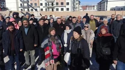 “KENDİ MAHALLEMİZDE EV İSTİYORUZ”