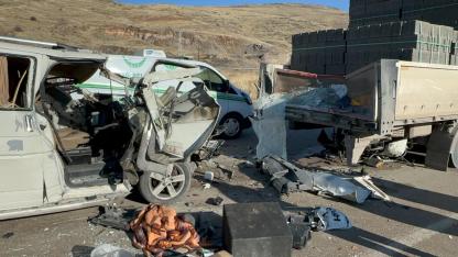 MALATYA-KAYSERİ KARAYOLUNDA FECİ KAZA!  3 KİŞİ HAYATINI KAYBETTİ