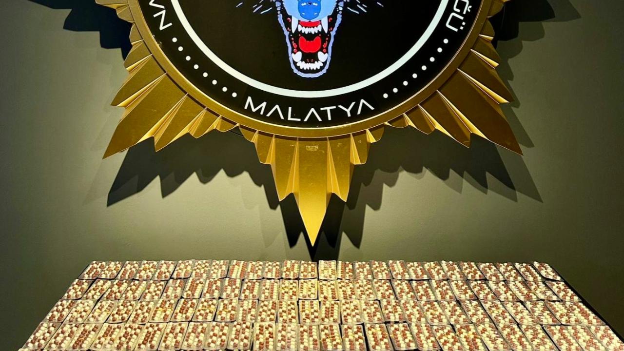 MALATYA’DA SOKAK SATICILARINA YÖNELİK OPERASYONDA 3 ŞÜPHELİ TUTUKLANDI