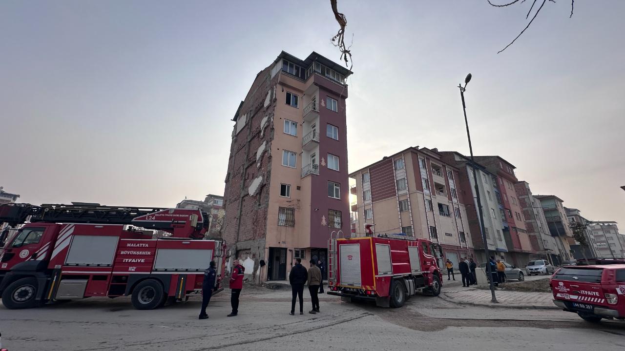 OCAKTA UNUTULAN YEMEK PANİĞE NEDEN OLDU