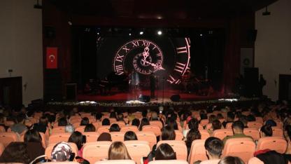 SOLO KEMAN KONSERİ ÜNİVERSİTEDE YOĞUN İLGİ GÖRDÜ