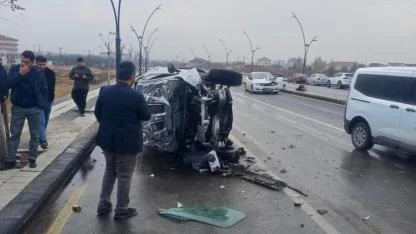 ZİNCİRLEME KAZADA 5 KİŞİ YARALANDI