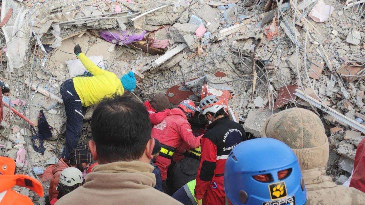 3 KAMU GÖREVLİSİNE HAPİS CEZASI