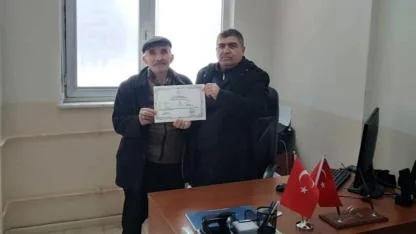 82 YAŞINDA OKUMA YAZMA ÖĞRENDİ