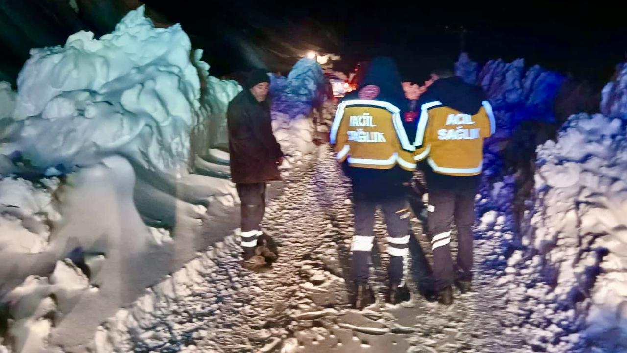 ÇIĞLARIN ARASINDA KALAN EKİPLER KURTARILDI