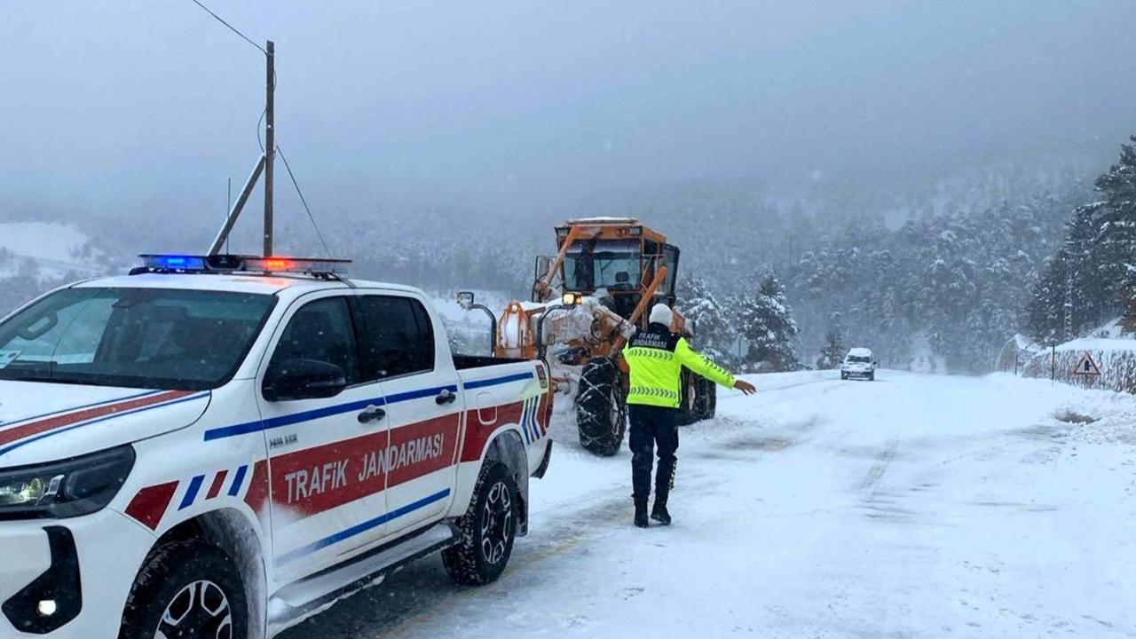 DARENDE BÖLGESİNDE KARAYOLLARI TRAFİĞE AÇILDI