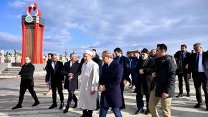 DEPREM ŞEHİTLERİ İÇİN DUA ETTİ