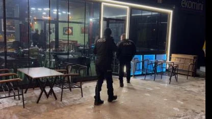 KAFEDE SİLAHLI KAVGADA 1 KİŞİ YARALANDI