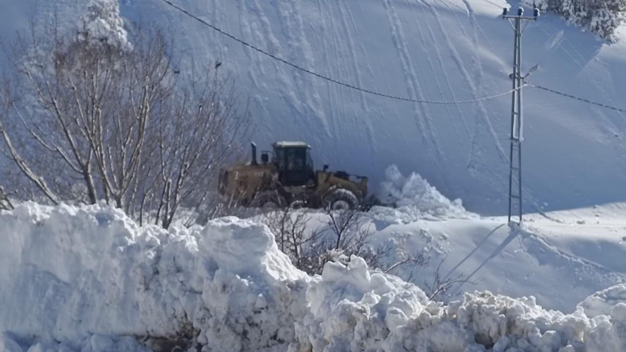 MALATYA’DA KARLA MÜCADELE ÇALIŞMALARI SÜRÜYOR