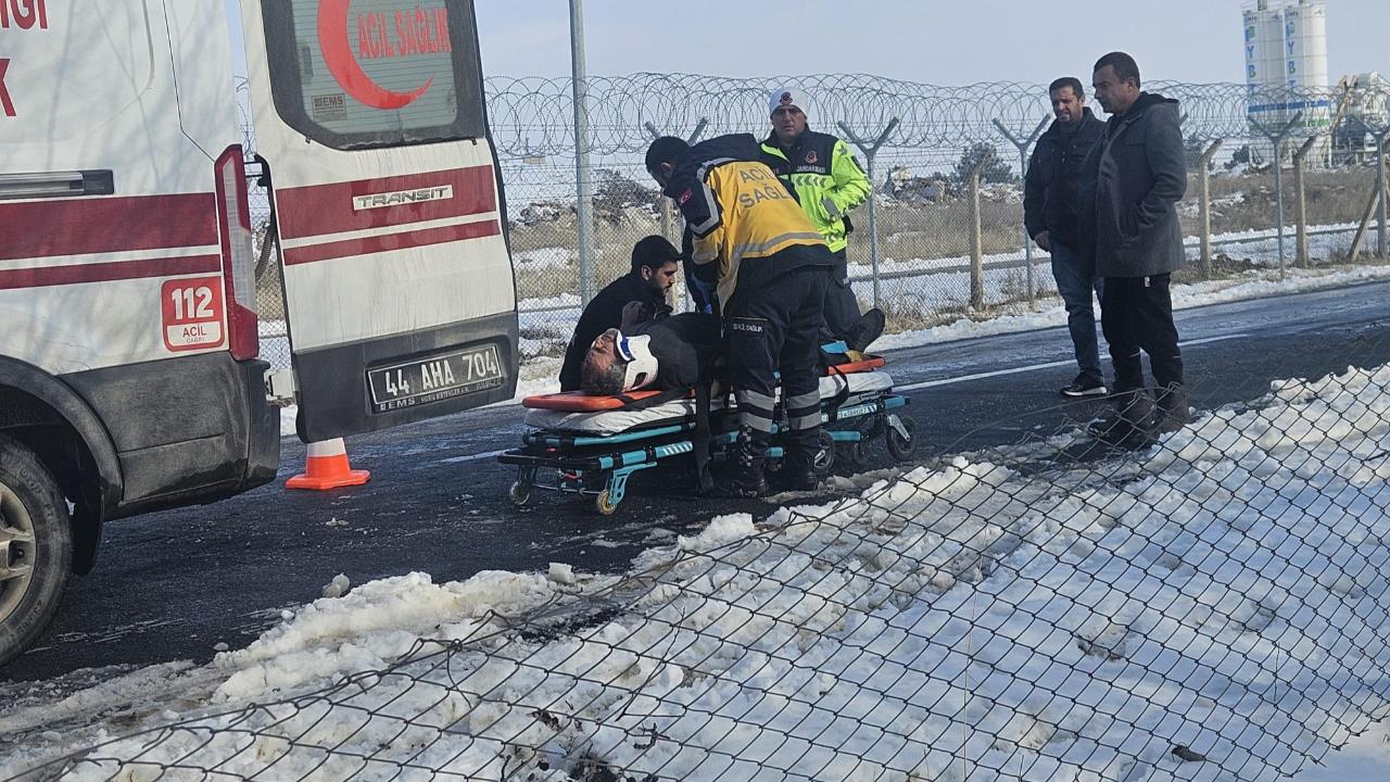MALATYA’DA MİNİBÜS YOLDAN ÇIKTI
