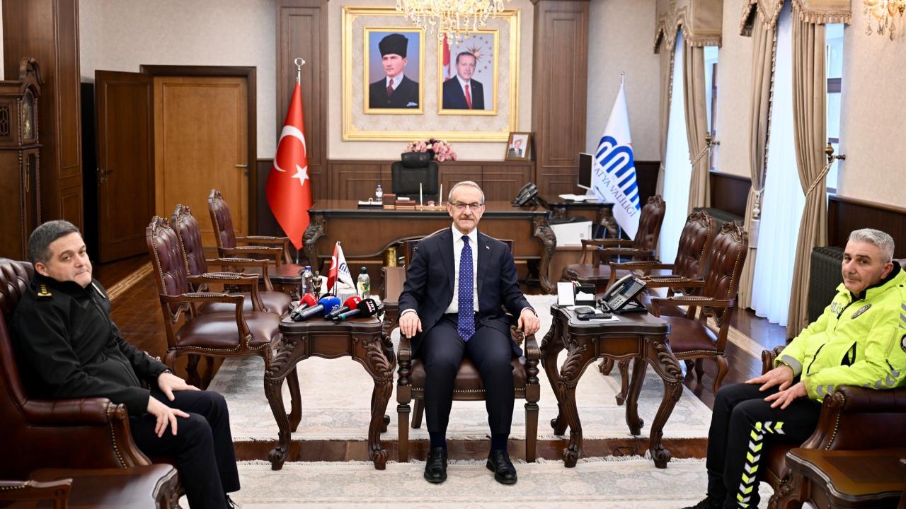 TRİBÜNDE VİCDAN KAZANDI