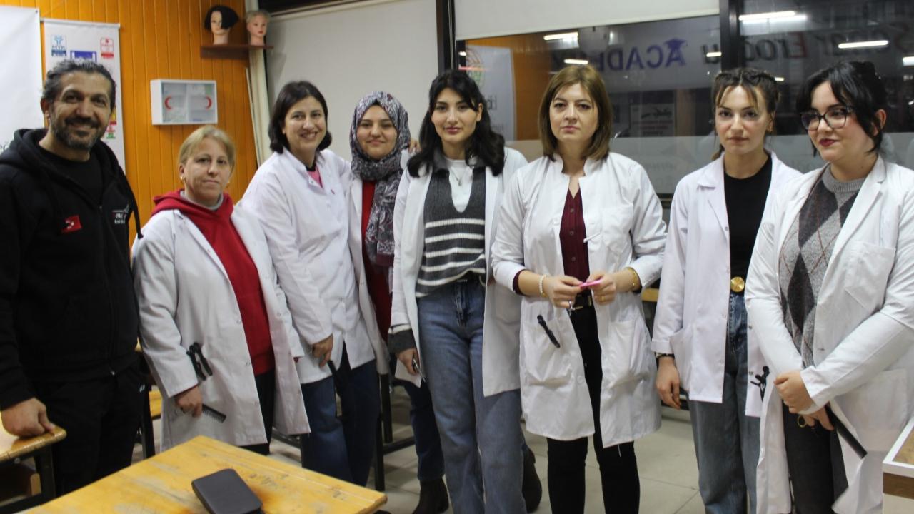 ÜCRETSİZ KUAFÖRLÜK KURSU İSTİHDAMA UMUT OLDU