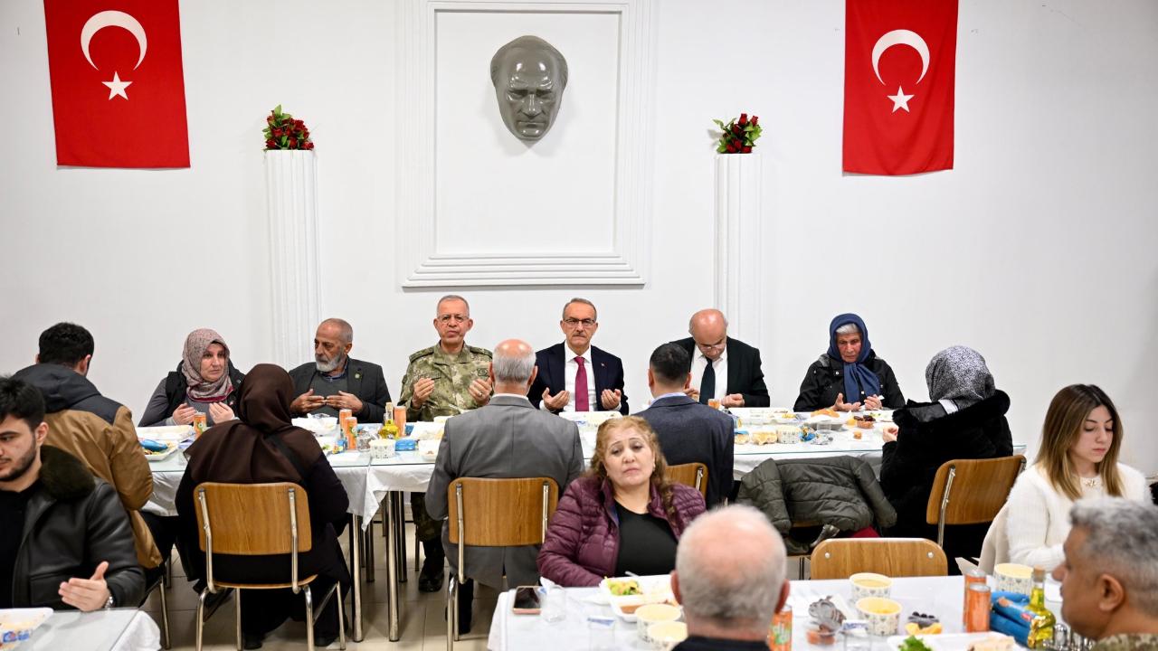 ŞEHİT AİLELERİ VE GAZİLER ONURUNA İFTAR VERİLDİ