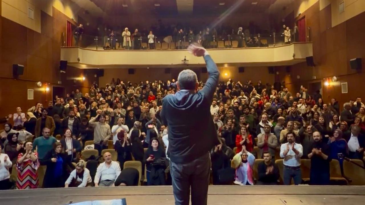 TÜRKÜ DOLU BİR GECE YAŞATTI