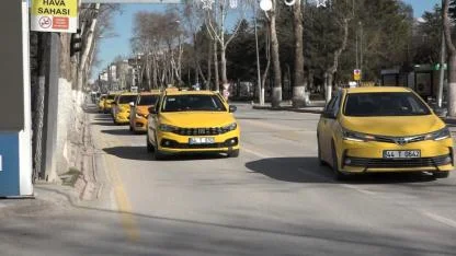 MALATYA’DA TAKSİCİLER İNDİ-BİNDİ ÜCRETLERİNİN YÜKSELTİLMESİNİ İSTEDİ