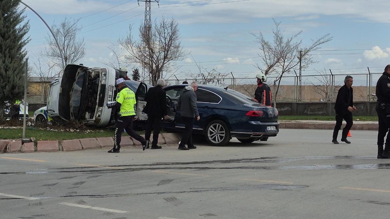 KAZADA 3 KİŞİ YARALANDI