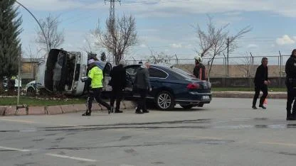 KAZADA 3 KİŞİ YARALANDI