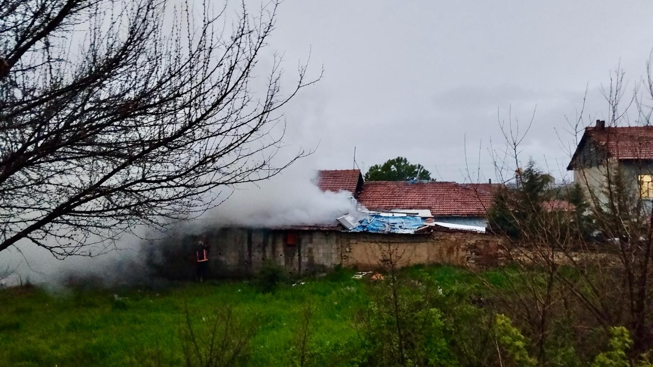 Yeşiltepe’de Depo Yangını Paniğe Neden Oldu