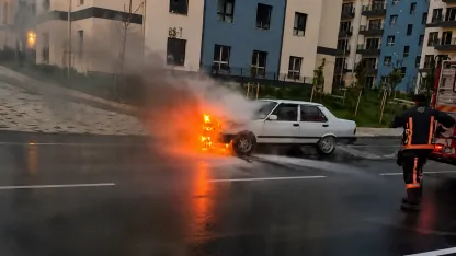 Araç yangını paniğe neden oldu