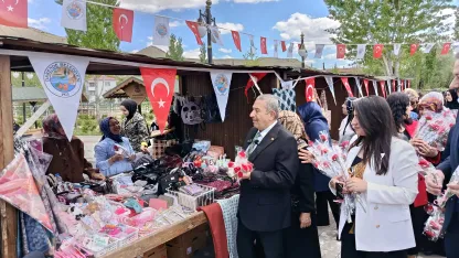 Darende'de Anneler Günü Şenliğine Yoğun İlgi
