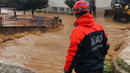 Fırtına ve yağışta can kaybı: 2 ölü, 33 yaralı