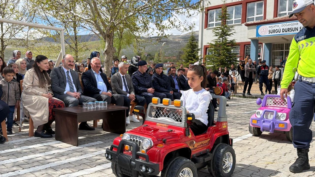 Miniklere Trafik Dersi: Jandarmadan Uygulamalı Eğitim