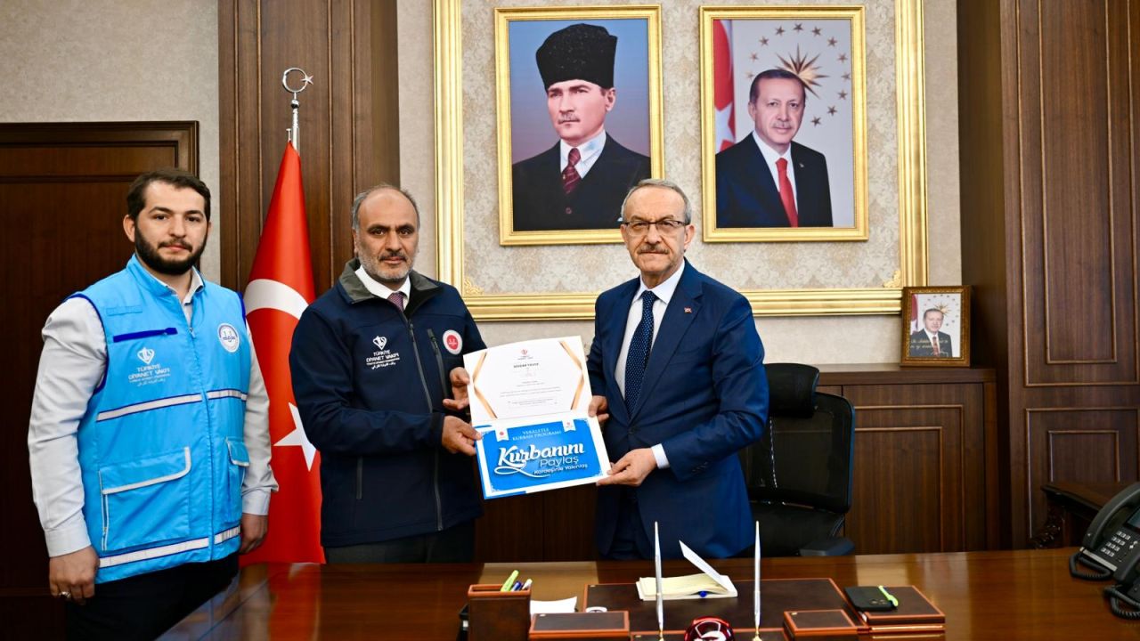 Vali Seddar Yavuz’dan TDV’ye Kurban Bağışı